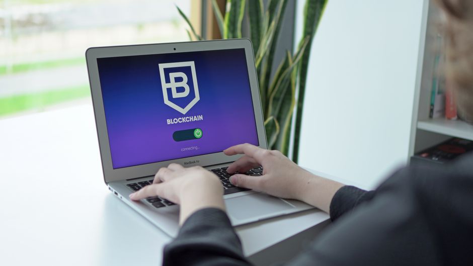 Desmistificando a Blockchain: Aplicações Práticas para Negócios