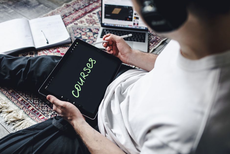 Desenvolva Habilidades para o Futuro com Cursos Online
